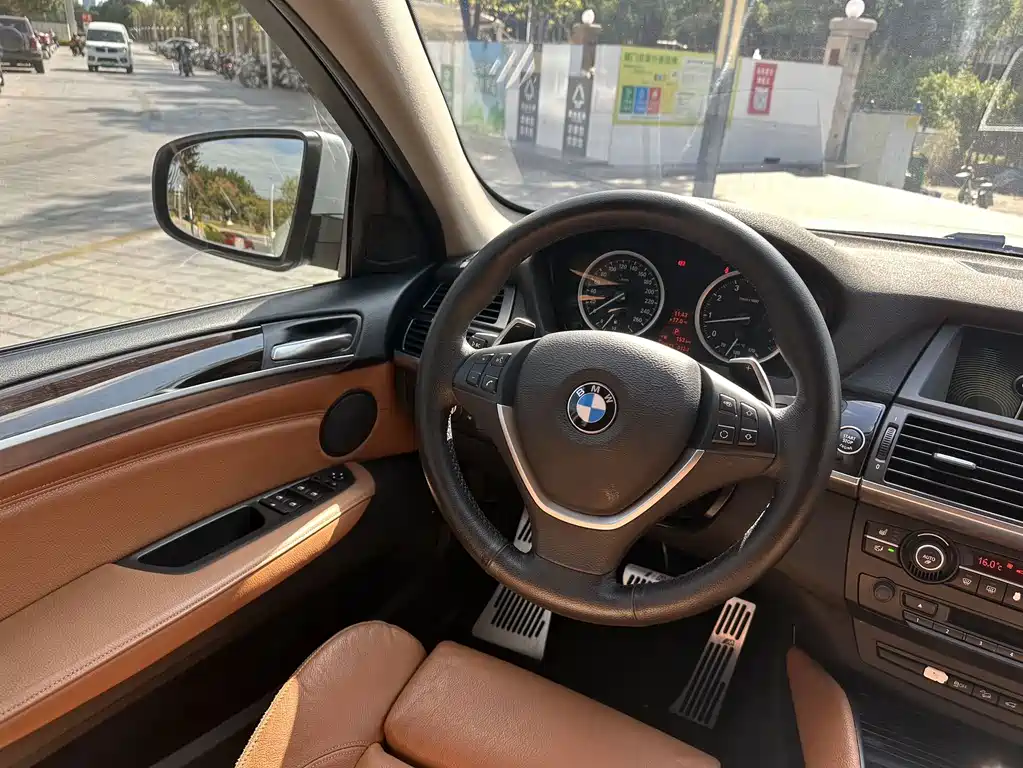 BMW X6 2015 — фото 12