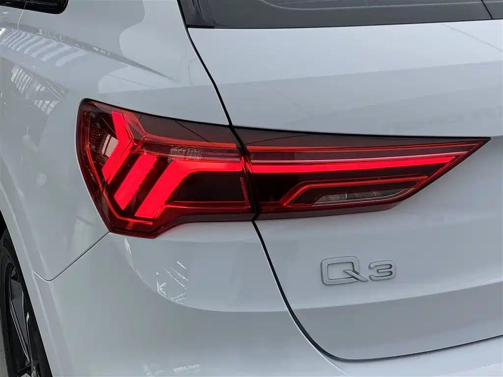 Audi Q3 2021 — фото 31