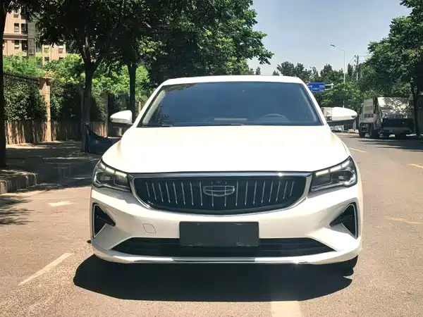 Geely Emgrand 2022