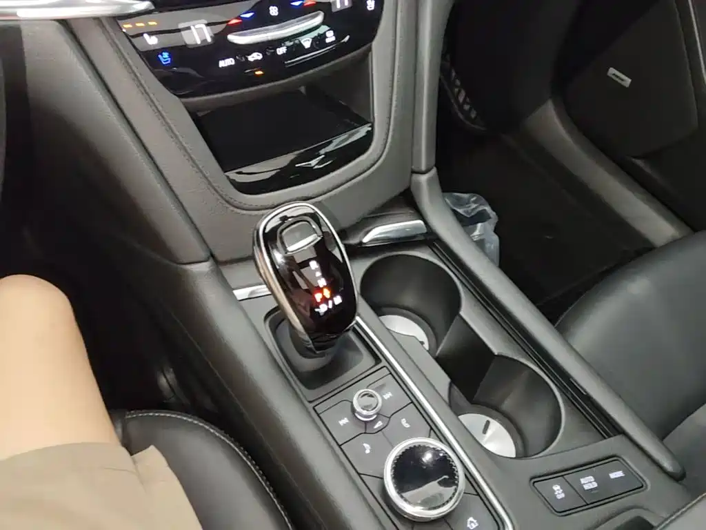 Cadillac XT6 2021 — фото 14