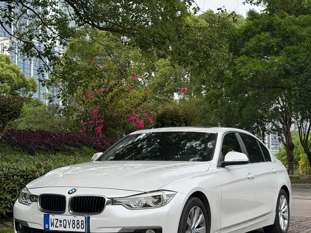 BMW 3 Series 2016 — фото 1