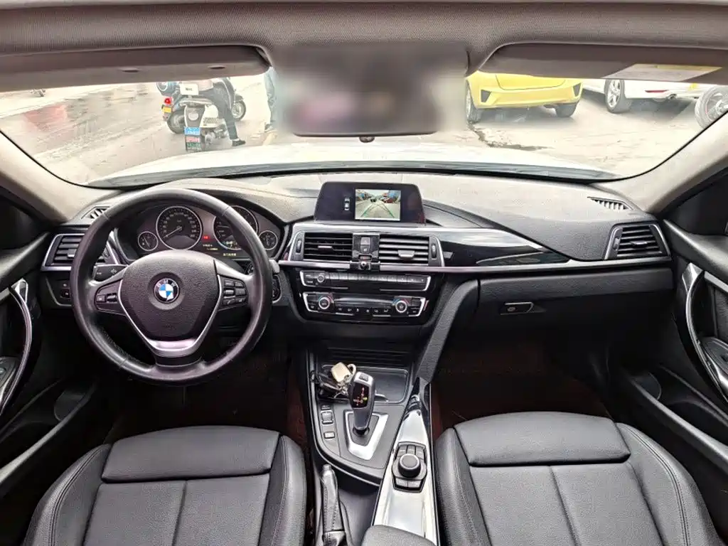 BMW 3 Series 2018 — фото 11