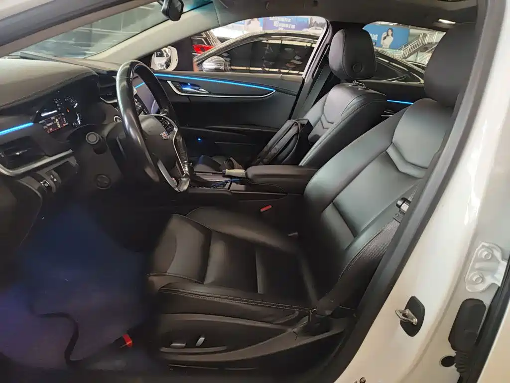 Cadillac XTS 2019 — фото 11