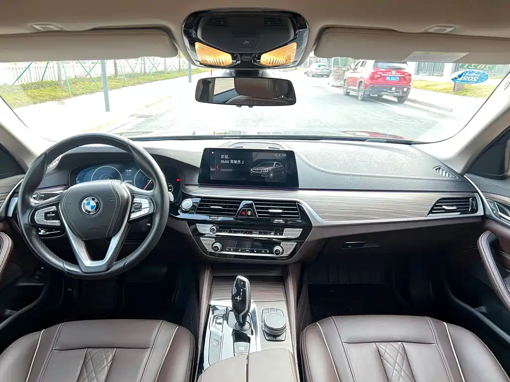 BMW 5 Series New Energy 2019 — фото 11