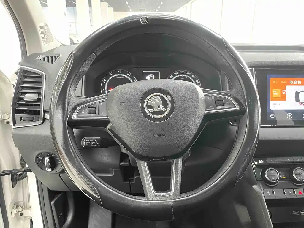 Skoda Karoq 2021 — фото 8