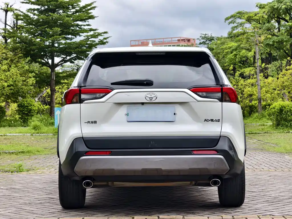 Toyota RAV4 2021 — фото 12