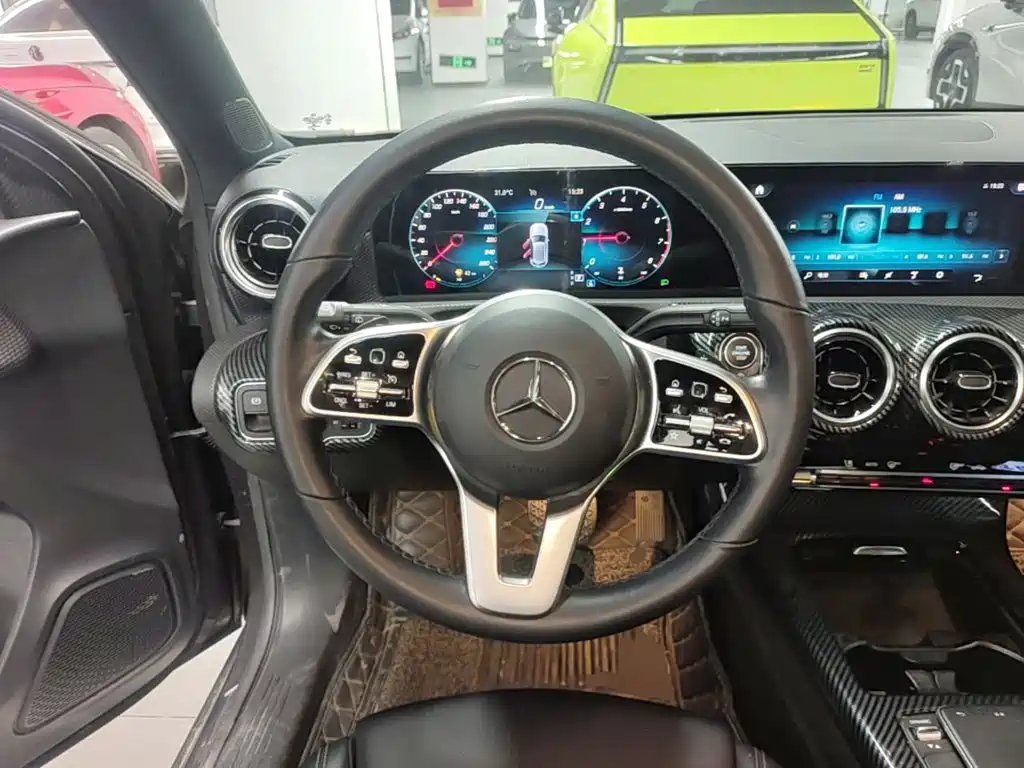 Mercedes-Benz A-Class 2021 — фото 11