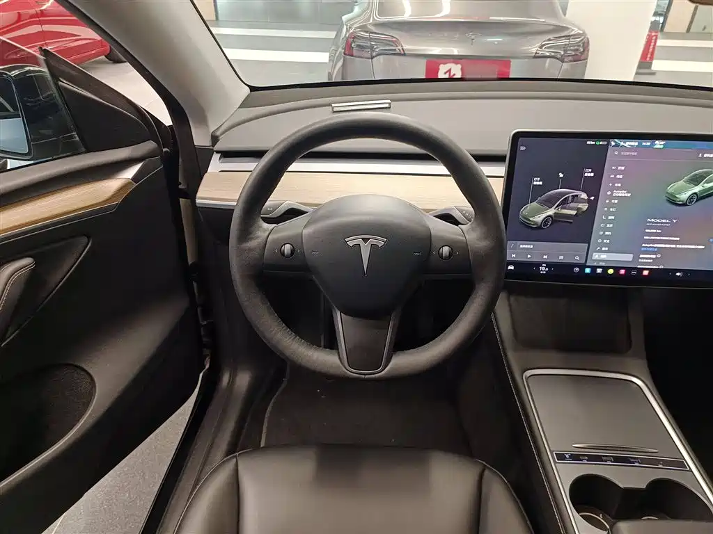 Tesla Model Y 2021 — фото 11