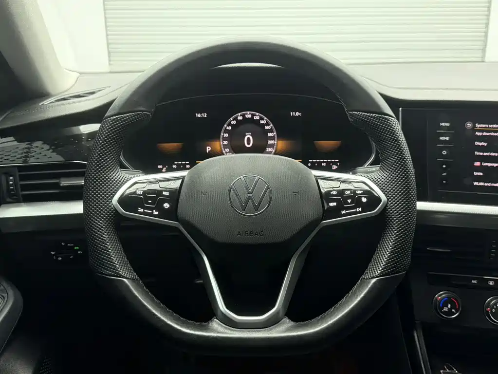 Volkswagen Passat 2023 — фото 12