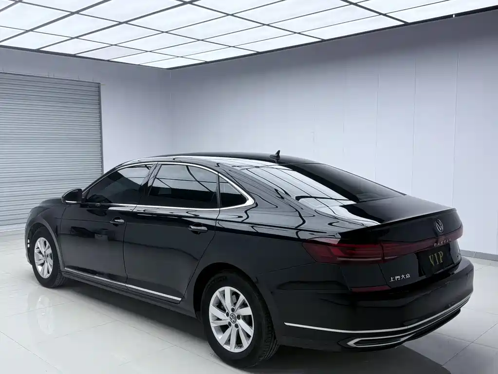 Volkswagen Passat 2023 — фото 6