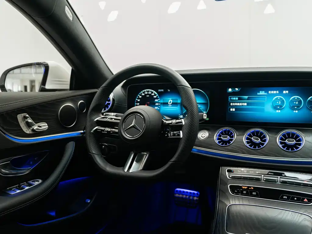 Mercedes-Benz E-Class 2022 — фото 12