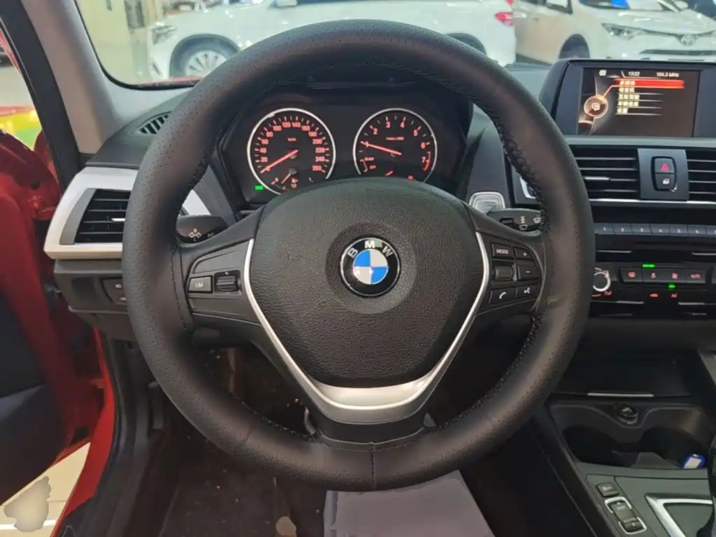 BMW 1 Series 2017 — фото 11