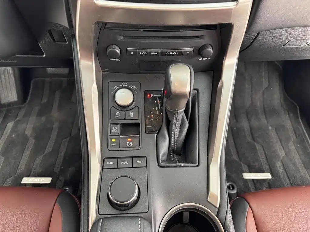 Lexus NX 2015 — фото 25
