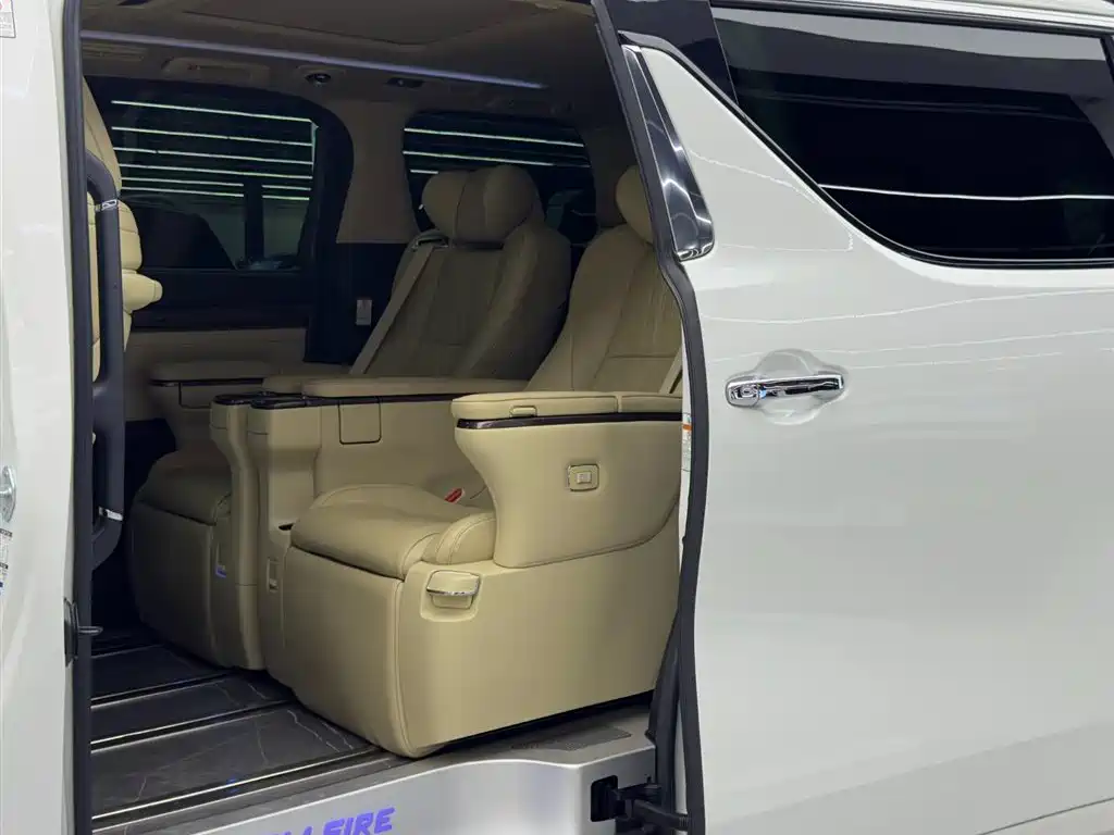 Toyota Vellfire 2022 — фото 7