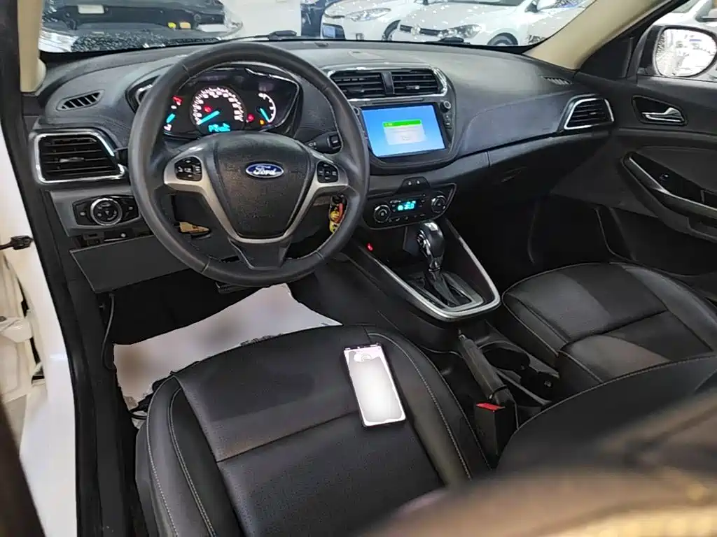 Ford Escort 2018 — фото 10
