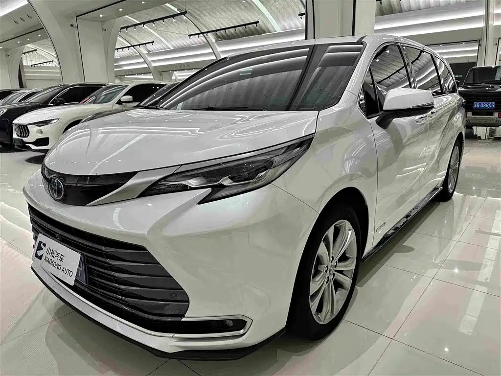 Toyota Sienna 2024 — фото 1