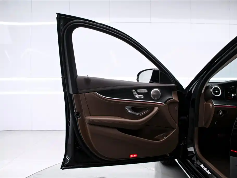 Mercedes-Benz E-Class 2022 — фото 11