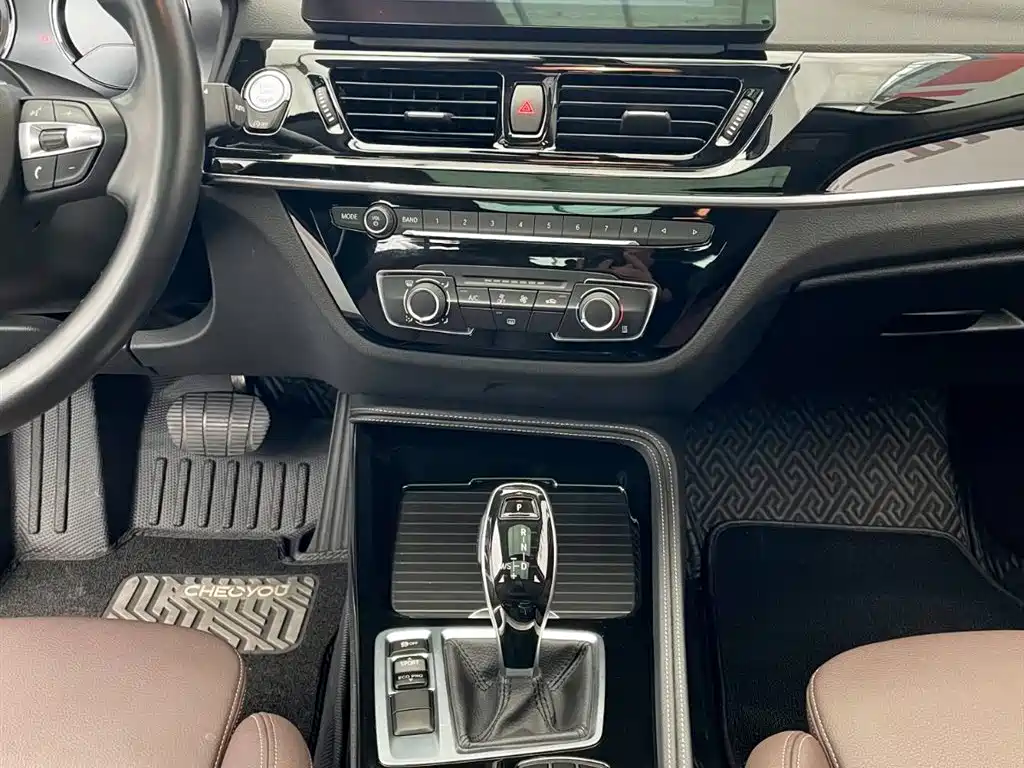 BMW 1 Series 2022 — фото 9