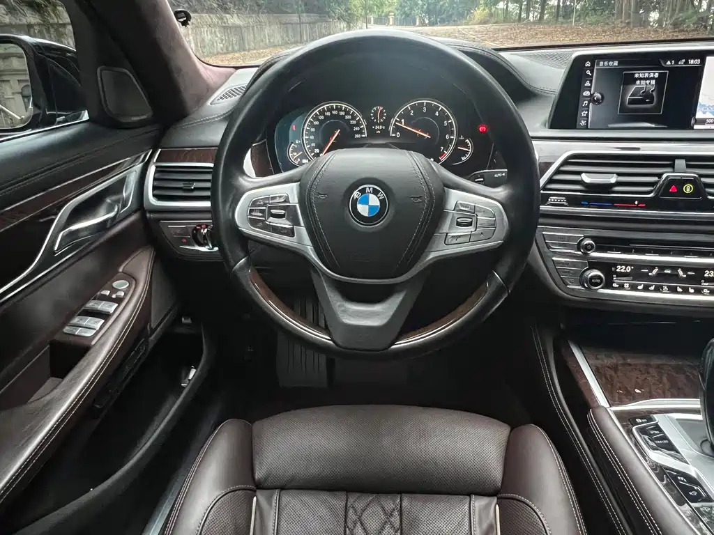BMW 7 Series 2016 — фото 12