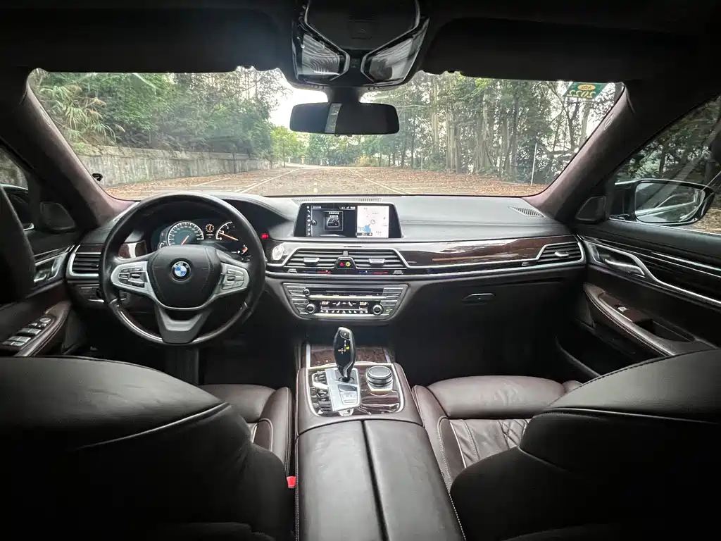 BMW 7 Series 2016 — фото 13
