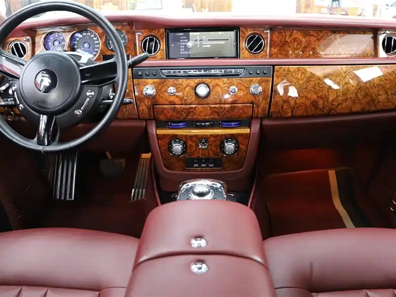 Rolls-Royce Phantom 2012 — фото 20