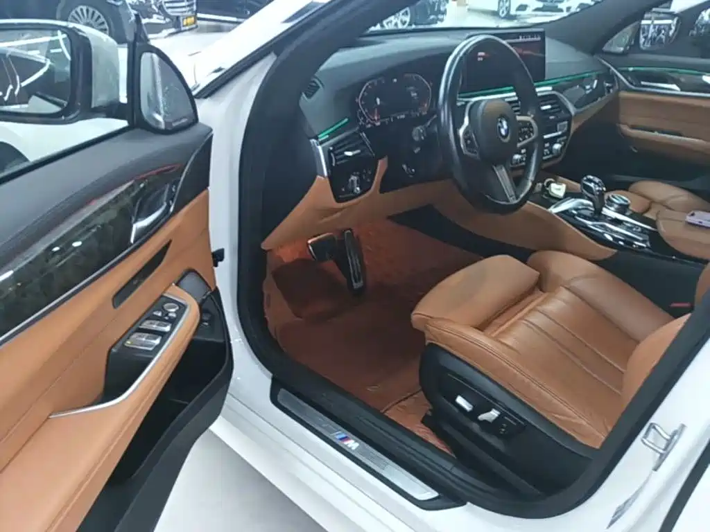BMW 6 Series GT 2022 — фото 16