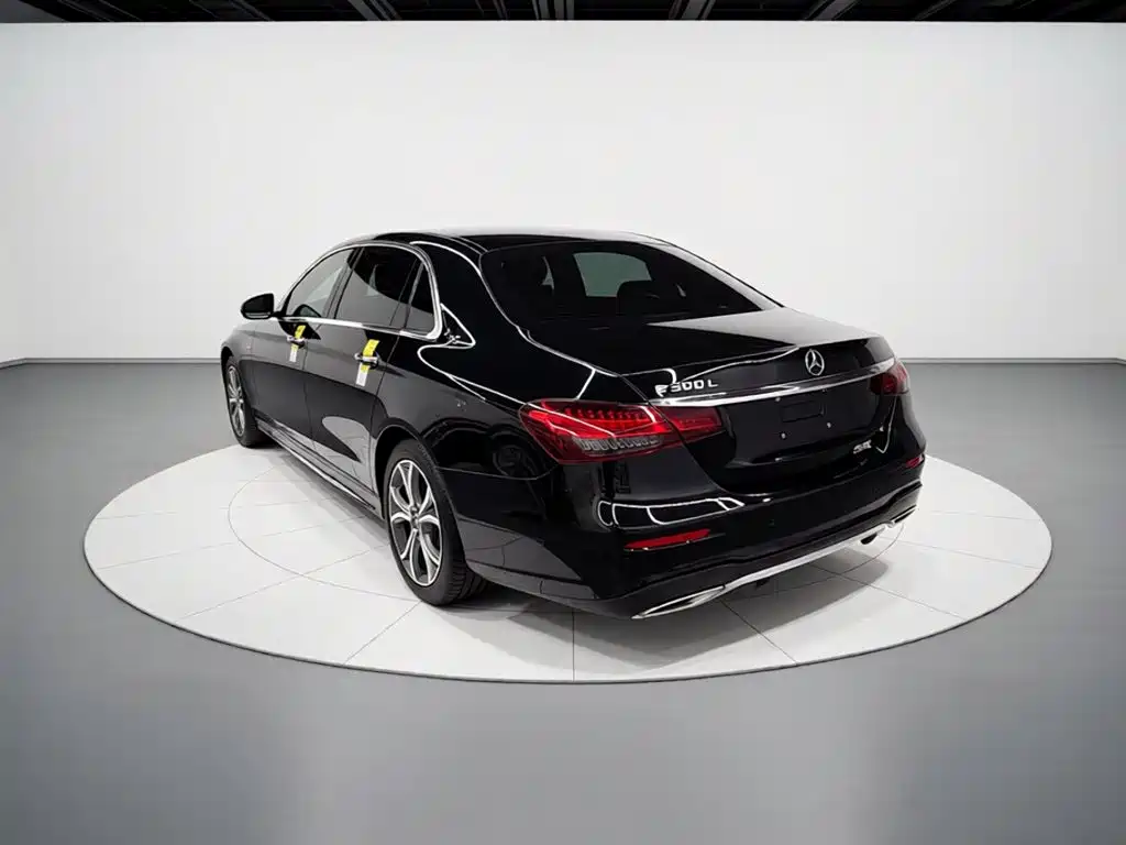 Mercedes-Benz E-Class 2023 — фото 9