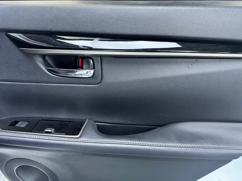 Lexus ES 2018 — фото 14