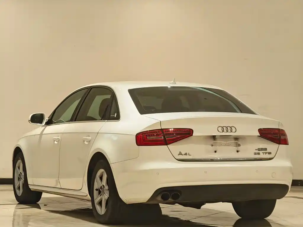 Audi A4L 2014 — фото 23