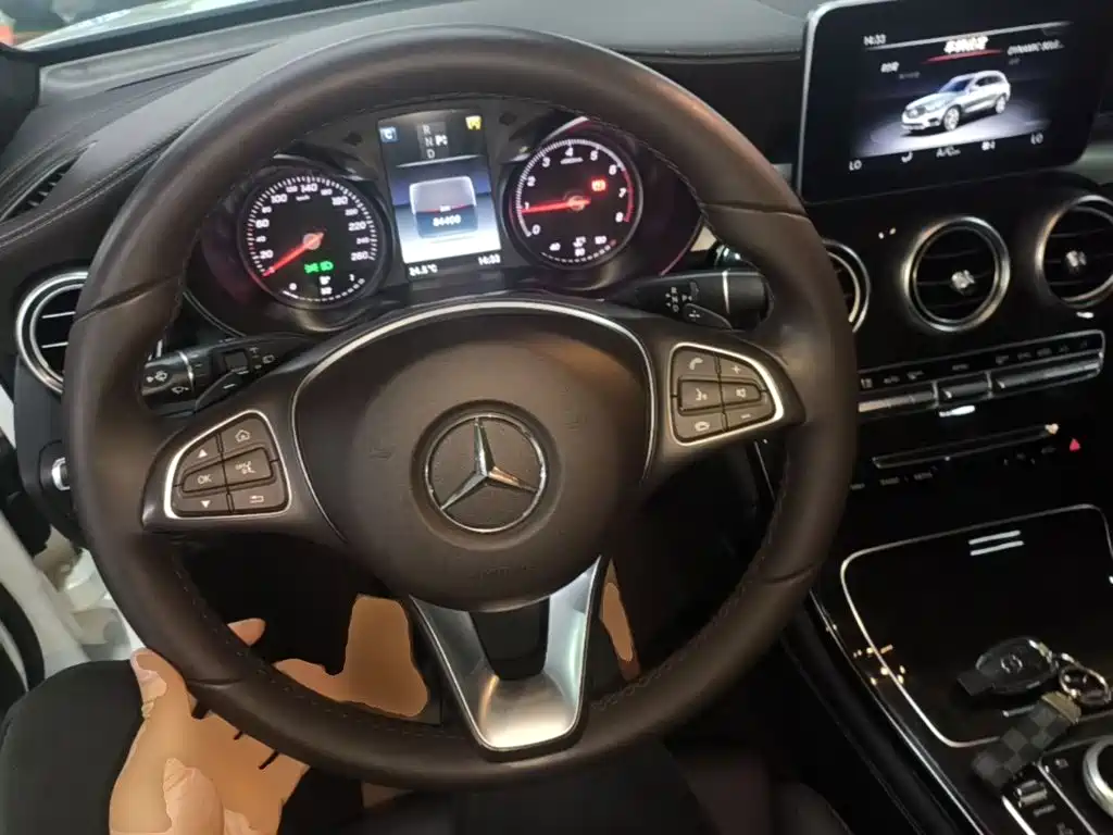 Mercedes-Benz GLC 2018 — фото 11