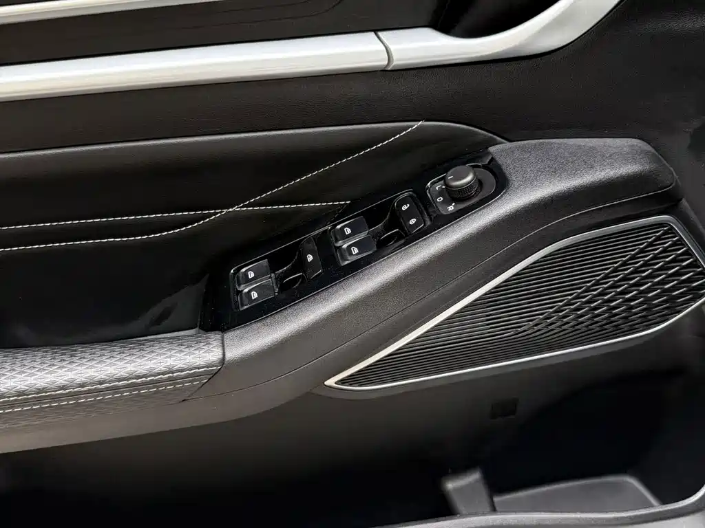 Geely Emgrand 2022