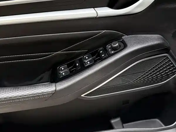 Geely Emgrand 2022