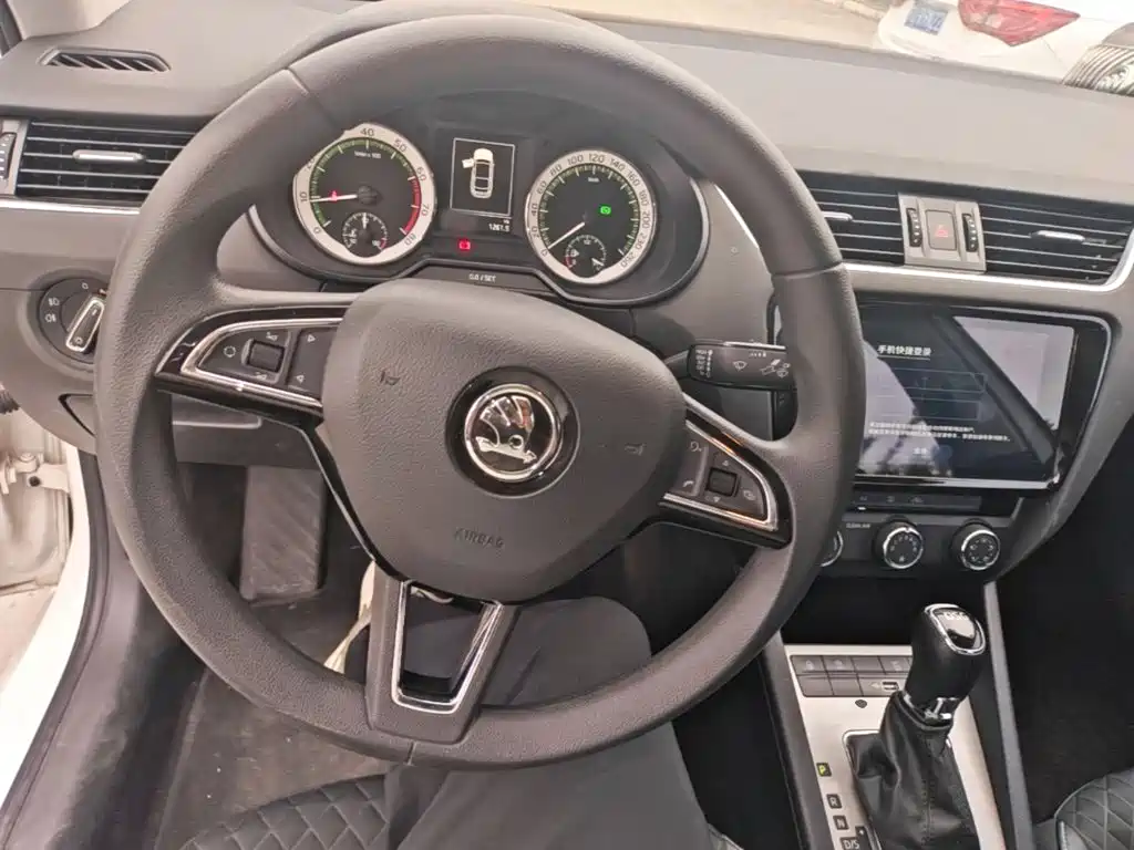 Skoda Octavia 2020 — фото 11