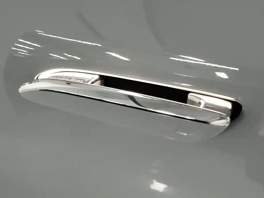 Mercedes-Benz EQE SUV 2023 — фото 16