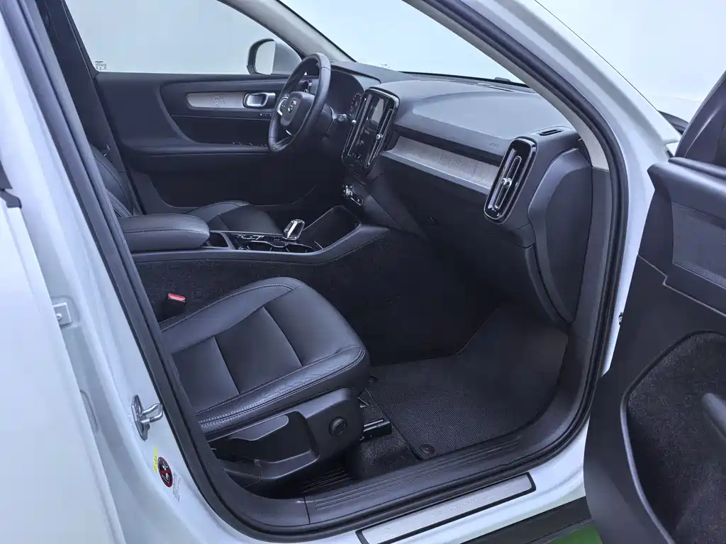 Volvo XC40 2020 — фото 15
