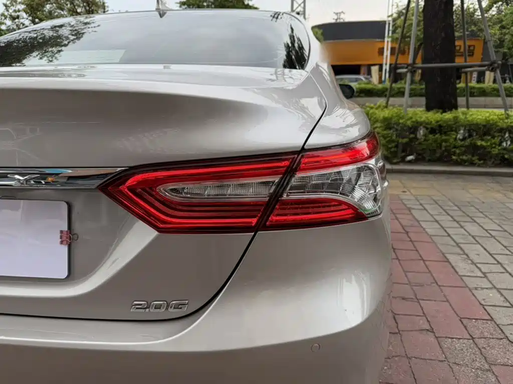Toyota Camry 2022 — фото 23