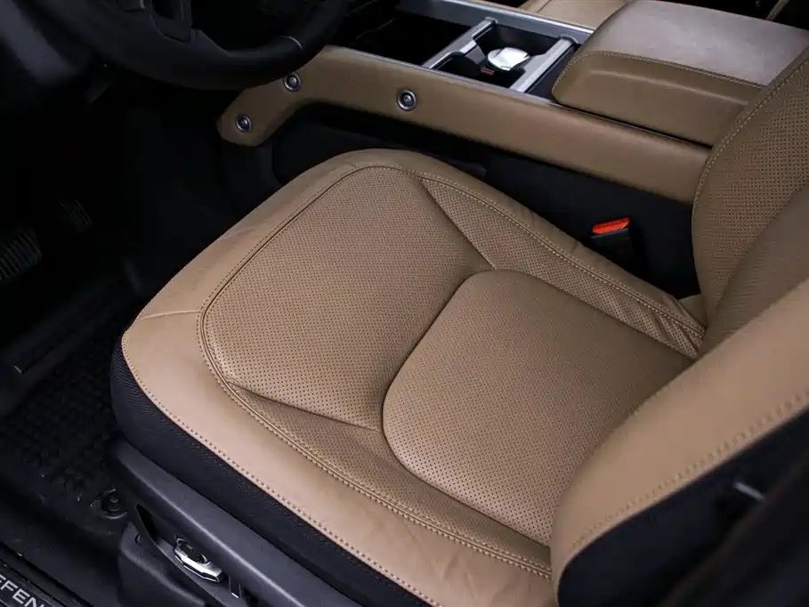 Land Rover Defender 2025 — фото 13