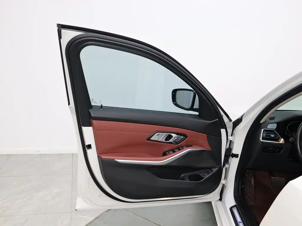 BMW 3 Series 2022 — фото 14