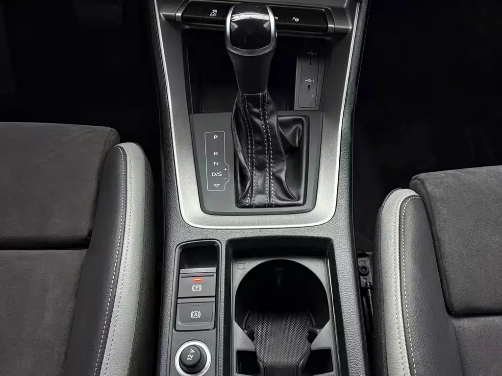 Audi Q3 2021 — фото 10