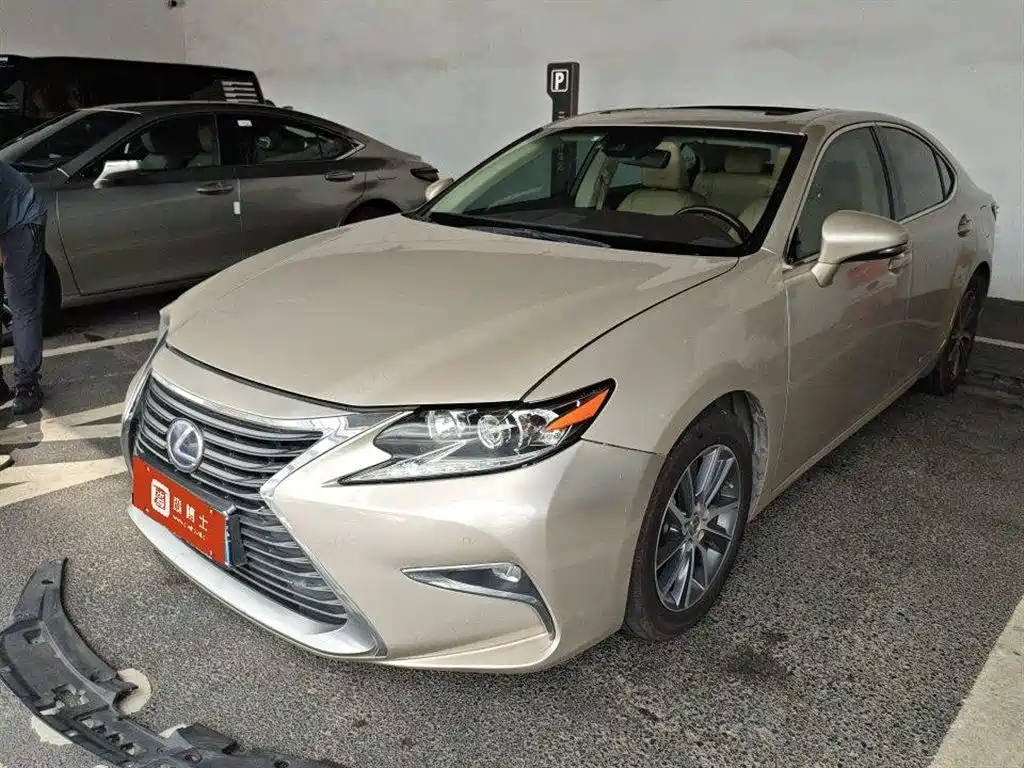 Lexus ES 2016 — фото 1