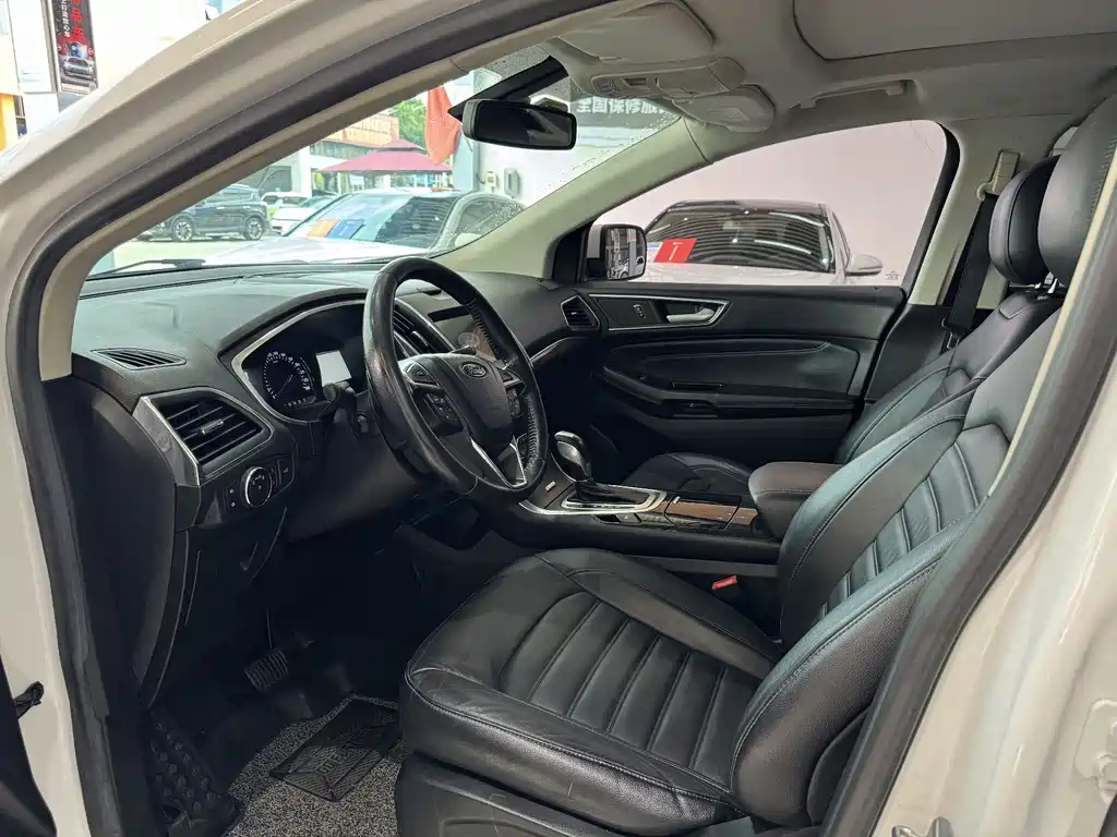 Ford Edge 2017 — фото 11