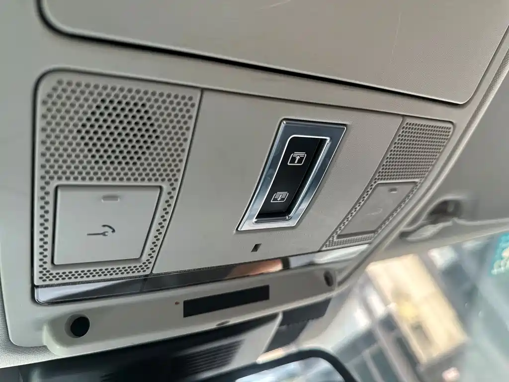 Land Rover Discovery Sport 2018 — фото 19