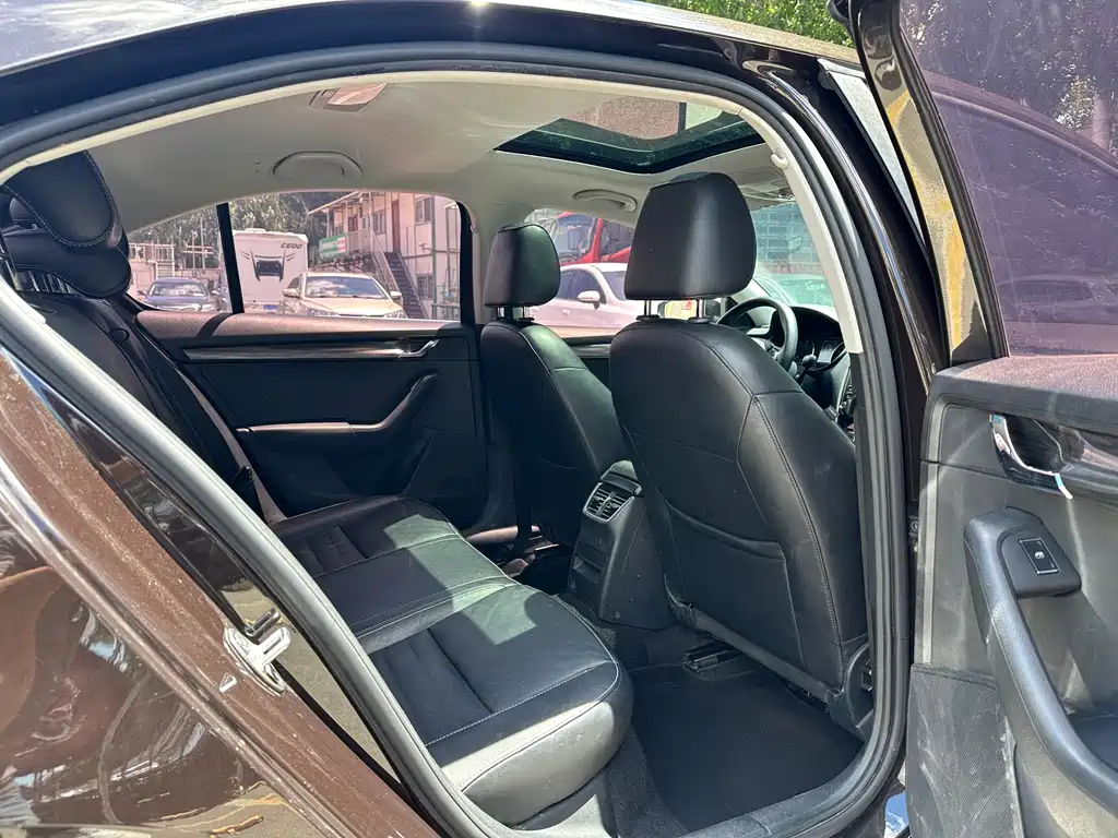 Skoda Octavia 2016 — фото 23