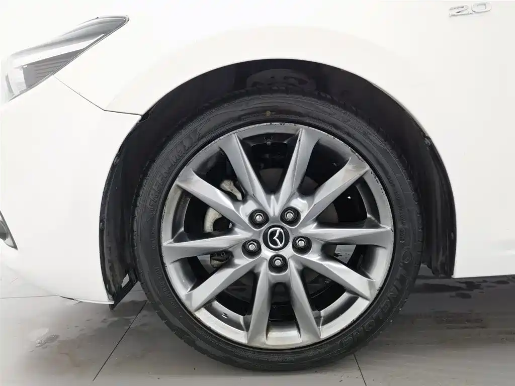 Mazda 3 Axela 2019 — фото 17