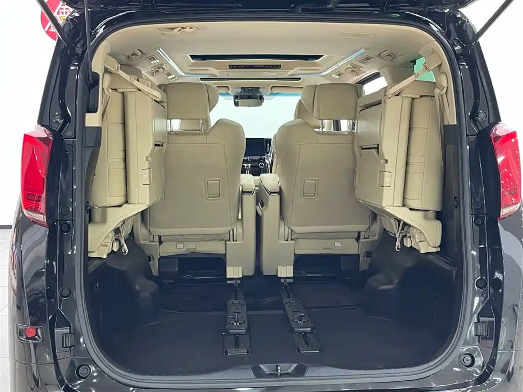 Toyota Alphard 2023 — фото 43