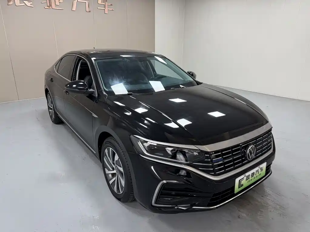 Volkswagen Passat PHEV 2024 — фото 2