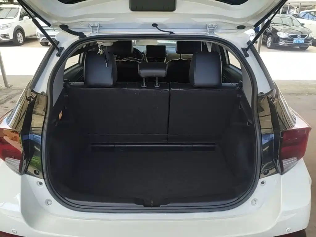 Toyota Yaris L 2022 — фото 15