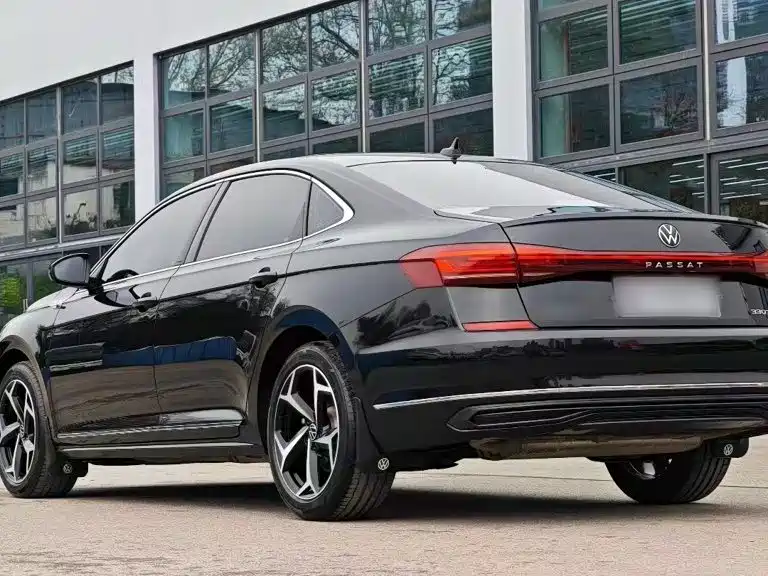 Volkswagen Passat 2025 — фото 19