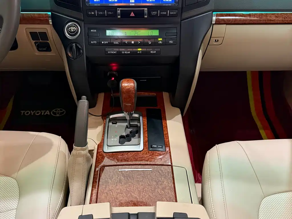 Toyota Land Cruiser 2015 — фото 15