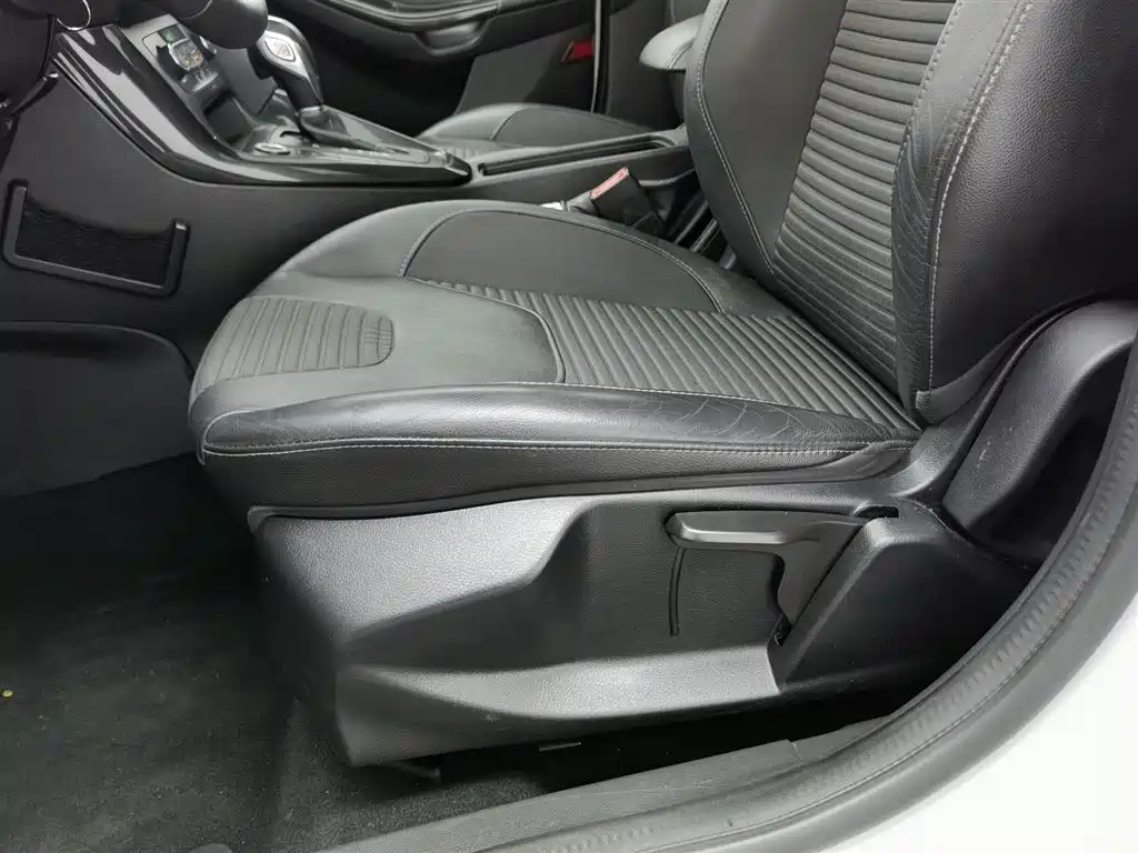 Ford Focus 2015 — фото 20
